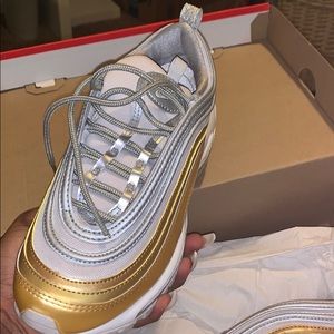 Women size 7 air max 97